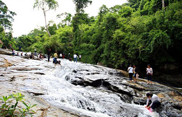 Goh-Ay Mountain Waterfall